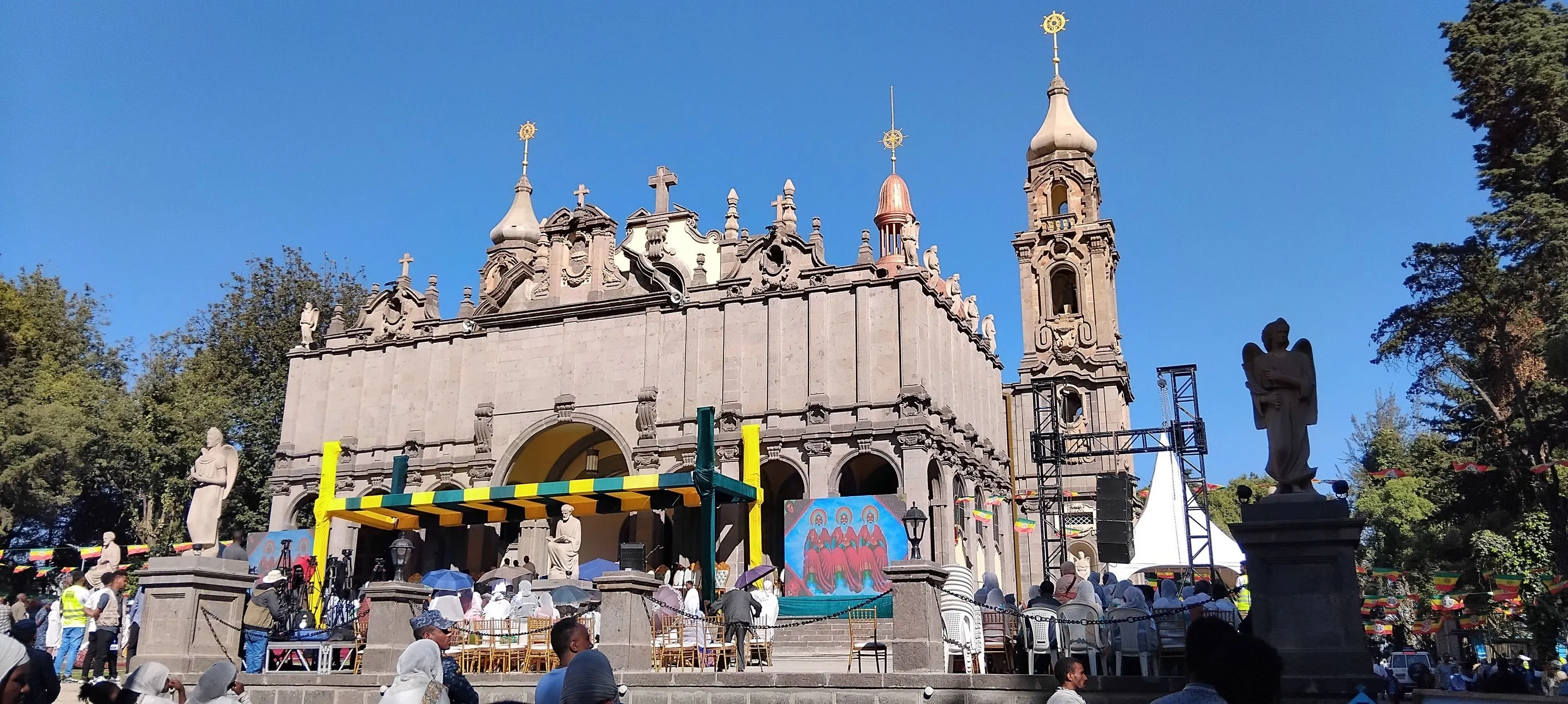 የመንበረ ጸባዖት ቅድስት ሥላሴ ካቴድራል ዕድሳት ተጠናቆ ተመረቀ