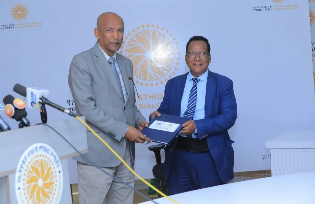 የኢትዮጵያ መገናኛ ብዙኃን ምክር ቤት የሀገራዊ ምክክር አጀንዳዎቹን ለኮሚሽኑ አስረከበ